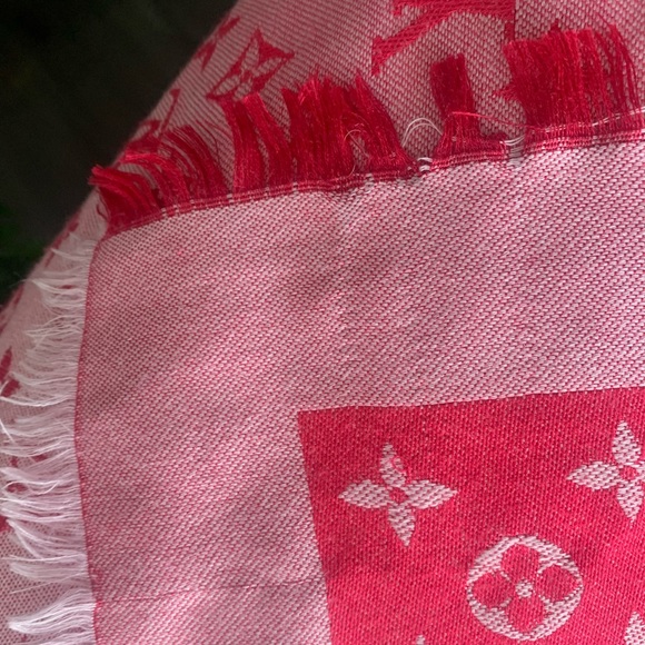 SOLD Authentic Louis Vuitton Shall - Picture 9 of 13